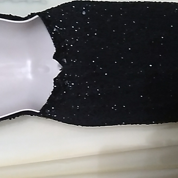 EVENING DRESS DAZZLING BEADING AND SEQUIN BACKLESS KEYHOLE OPENING IN FRONT - Picture 8 of 12